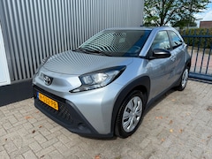 Toyota Aygo X - 1.0 VVT-i MT Play / APPLE CARPLAY / CAMERA / AIRCO / CRUISE CONTROL /1E EIGENAAR / ELEK. P