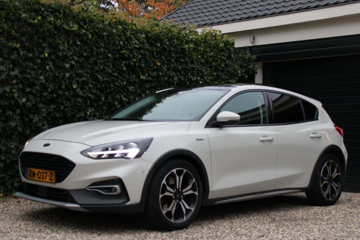 Ford Focus - 1.0 EcoBoost Active Business | HUD | Stoel- stuurverwarming | Pano - AutoWereld.nl