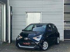 Toyota Aygo - 1.0 VVT-i x-clusiv|Automaat|2022|Black|Luxe uitvoering