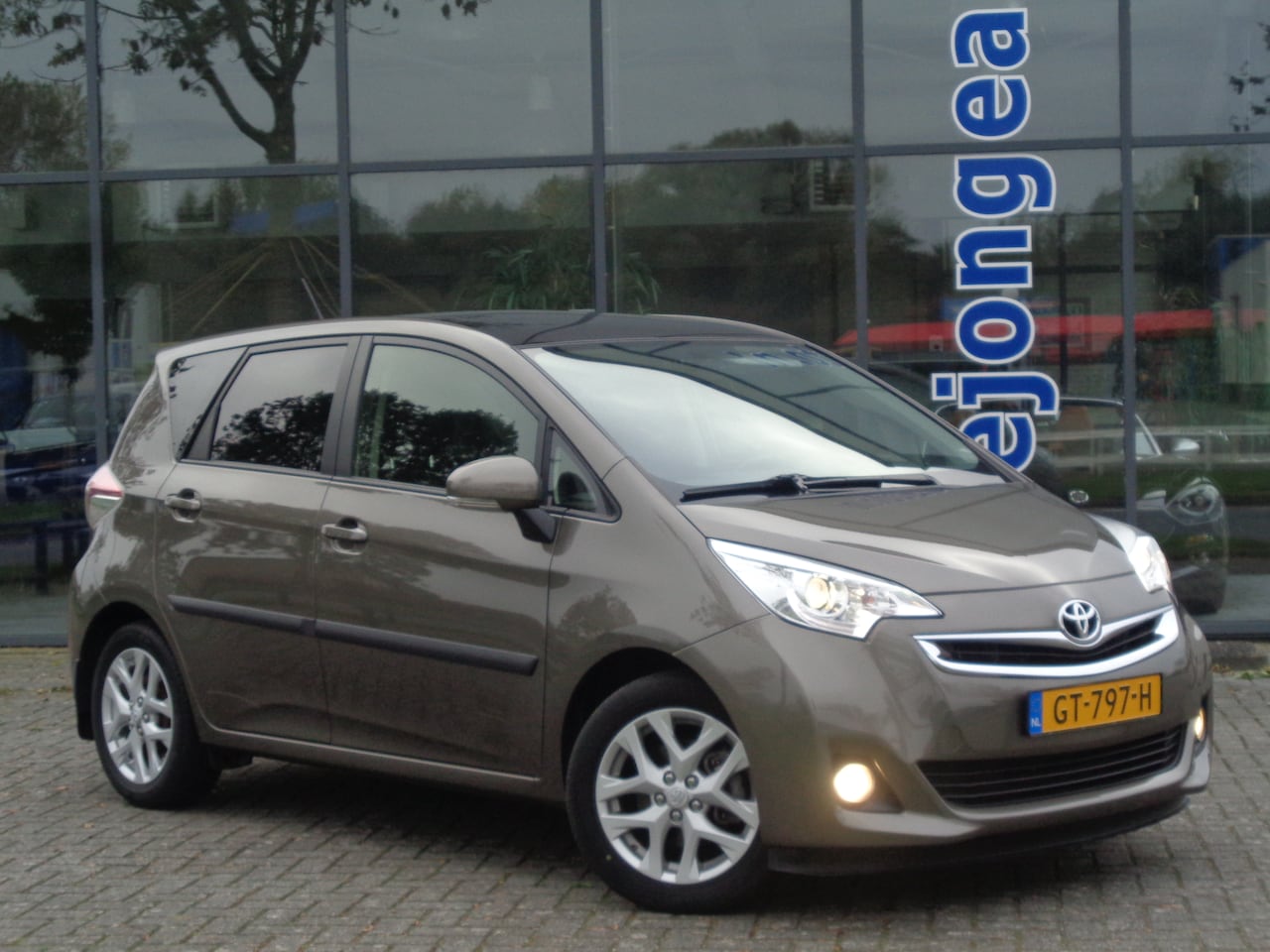 Toyota Verso S - 1.3 VVT-i Trend Automaat Panodak Trekhaak Clima Cruise Navi LMV - AutoWereld.nl