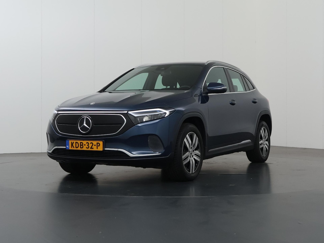 Mercedes-Benz EQA - 250 Business Solution Luxury 67 kWh | Sfeerverlichting | Stoelverwarming | Achteruitrijcam - AutoWereld.nl