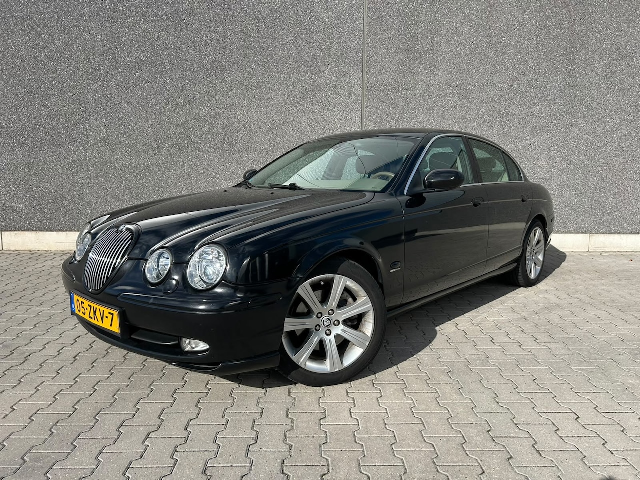 Jaguar S-type - 4.2 V8 Sport | AUTOMAAT | LEDER | MEMORY | NAVI | BLUETOOTH | CC | APK T/M 28-7-2027 | AFL - AutoWereld.nl