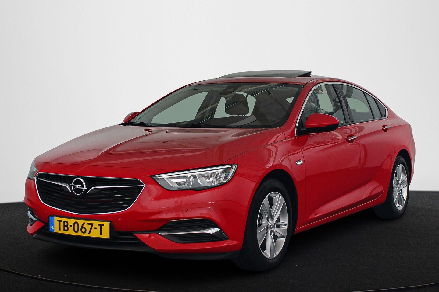 Opel Insignia Grand Sport - 1.5 Turbo Business Executive Schuif-/Kanteldak Trekhaak Achteruitrijcamera - AutoWereld.nl