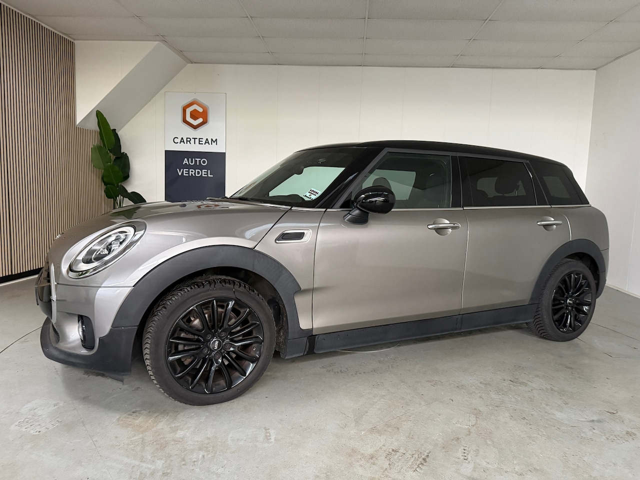 MINI Clubman - 1.5 Cooper Chili Serious Business Airco, Automaat, Navigatie, LMV - AutoWereld.nl