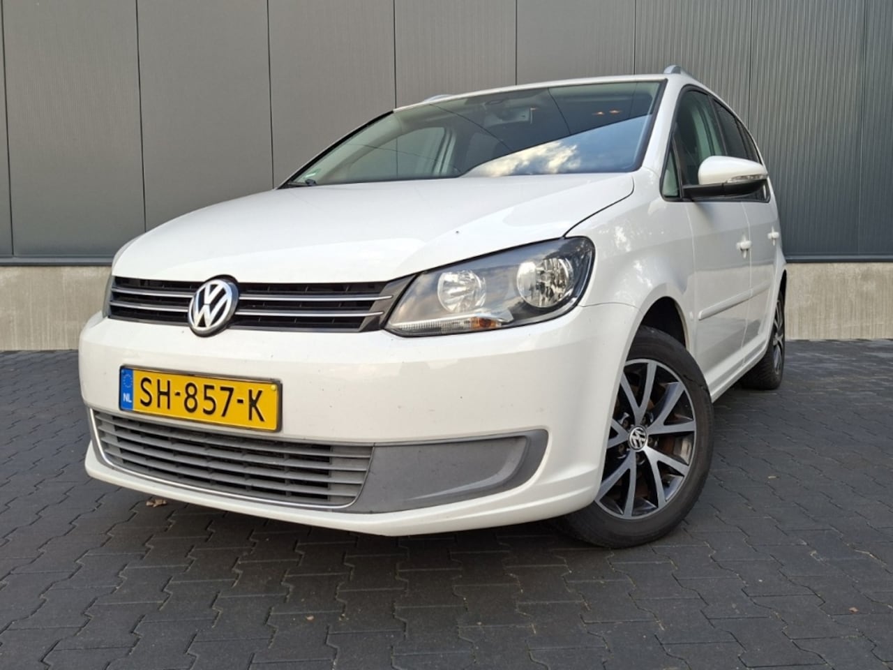 Volkswagen Touran - 1.4 TSI Highline | MOTOR BROKEN | Bluetooth | Trekhaak | Mooie auto - AutoWereld.nl
