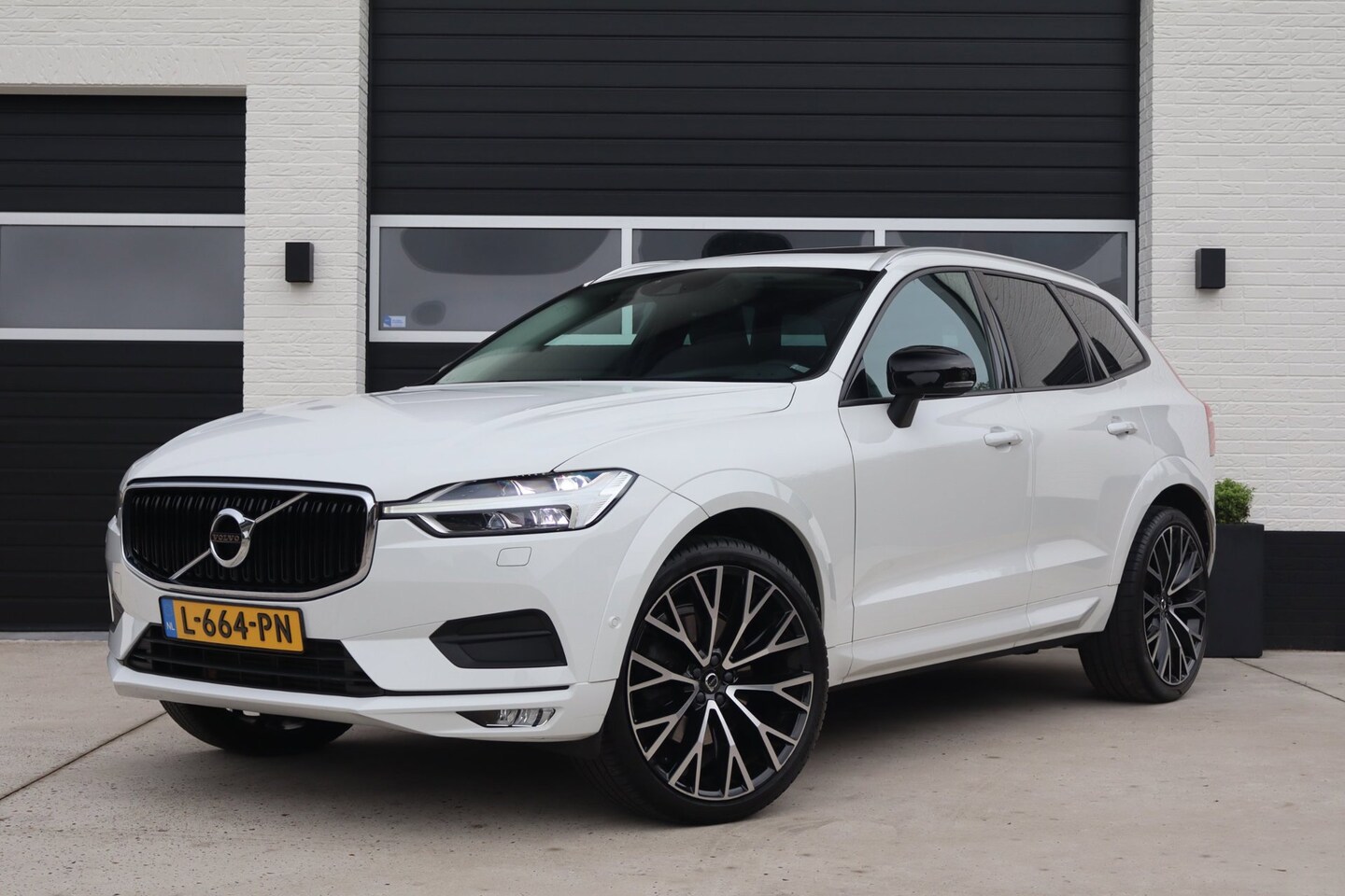 Volvo XC60 - 2.0 T6 310pk AWD Heico Sport - Panoramadak - 22 inch - Head up - Half leder - Camera - AutoWereld.nl