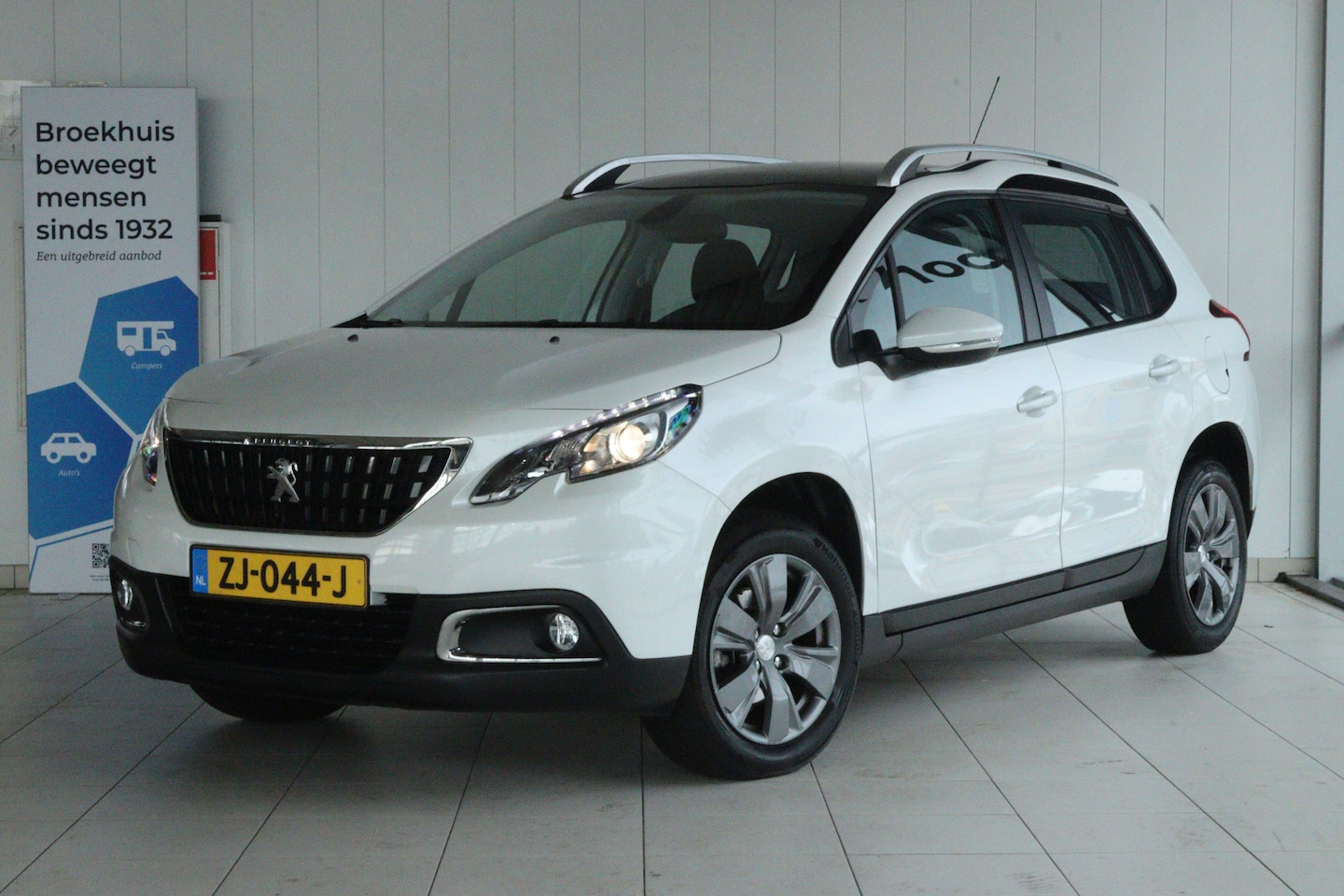 Peugeot 2008 - 1.2 Turbo Blue Lion | Cruise Control | Panoramadak | Sensoren | Navigatie | Carplay | Airc - AutoWereld.nl