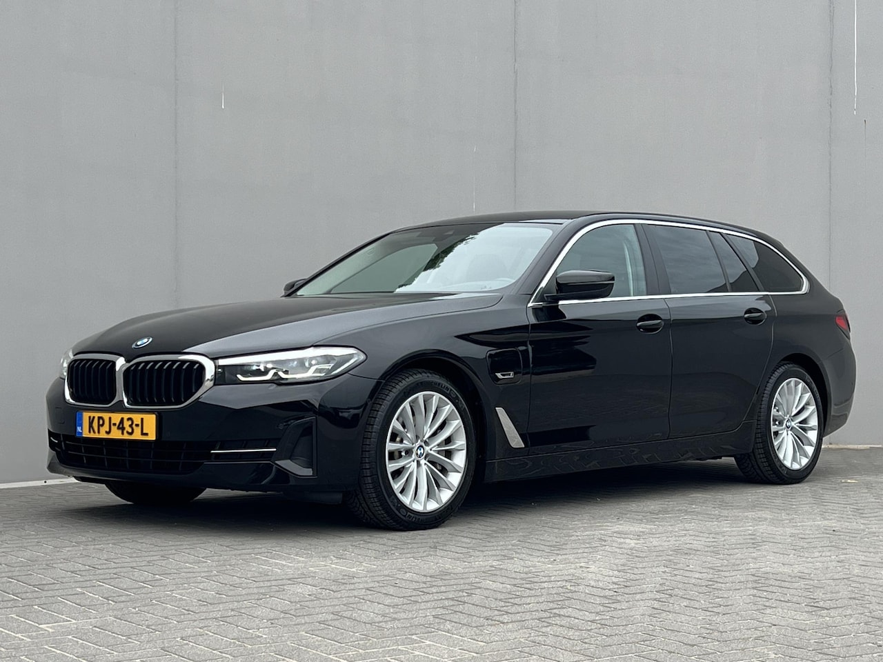 BMW 5-serie Touring - 530e Business Edition Plus / Dealer Onderhouden / Head- Up Display / Stoelverwarming / Ach - AutoWereld.nl
