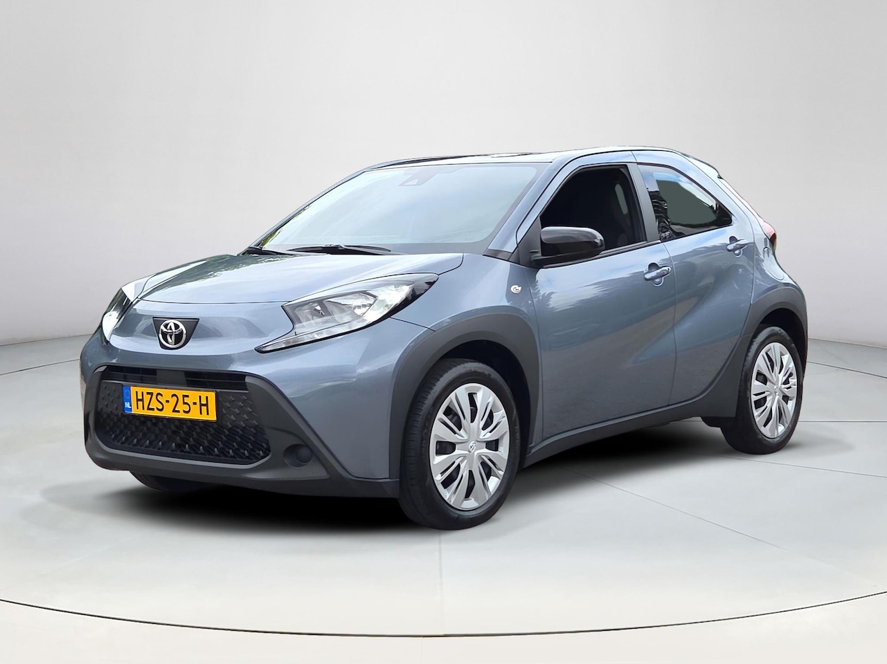 Toyota Aygo X - 1.0 VVT-i MT Play | Apple CarPlay | Parkeercamera | Rijklaar incl. garantie | - AutoWereld.nl