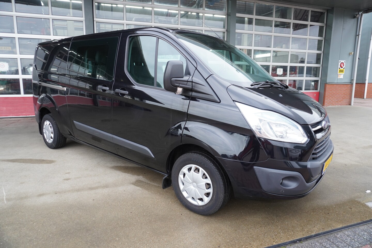 Ford Transit Custom - 290L 2.2 TDCI L2H1 Trend Dubbelcabine nr. V165 | Airco | Cruise | Navi | Trekhaak - AutoWereld.nl