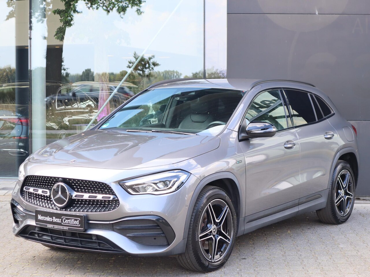 Mercedes-Benz GLA-Klasse - 250 e AMG Line l Stoelverwarming l Leder l Achteruitrij camera - AutoWereld.nl