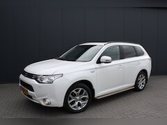 Mitsubishi Outlander - 2.0 PHEV instyle - SCHUIFDAK - TREKHAAK - LEDER - NAVIGATIE - CAMERA - 2x PDC