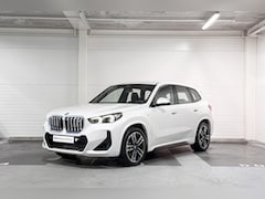 BMW iX1 - xDrive30 Launch Edition | M-Sport | Trekhaak | Stoelverwarming | Comfort Access
