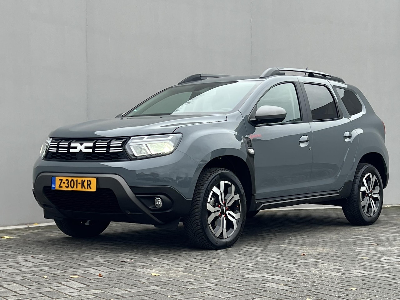 Dacia Duster - 1.3 TCe 130 Journey / Goed onderhouden / Navigatie / Camera / Dode hoek detectie / Apple C - AutoWereld.nl
