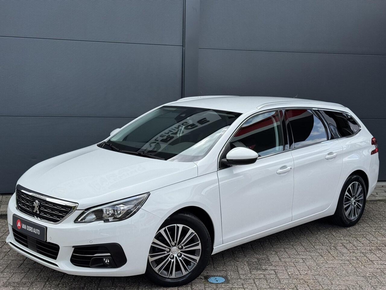 Peugeot 308 SW - 1.2 Allure / Geen import / 100% onderhoud - AutoWereld.nl