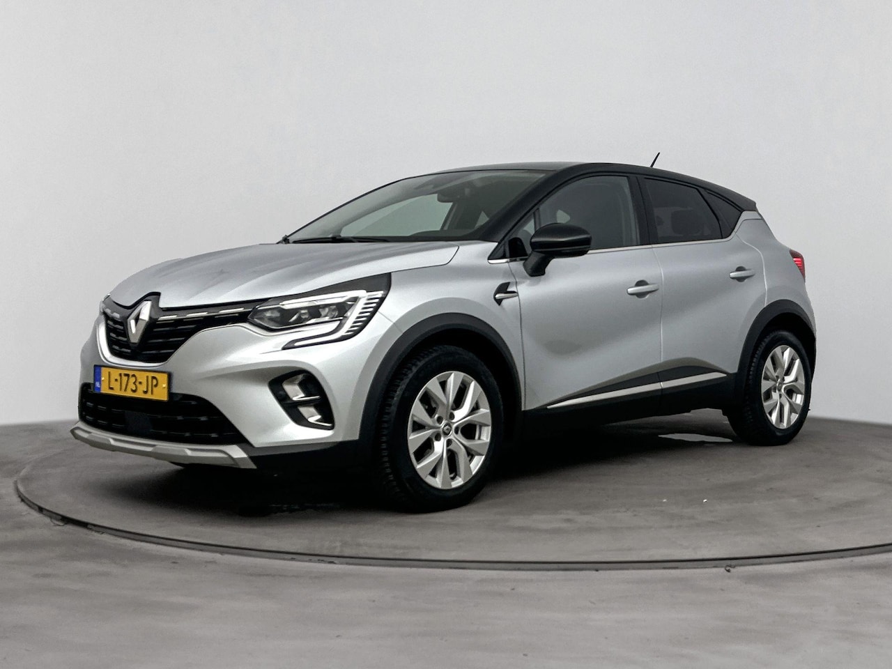 Renault Captur - 1.3 TCe Intens 140PK | Automaat | Trekhaak | Navigatie | Achteruitrijcamera | Climate Cont - AutoWereld.nl