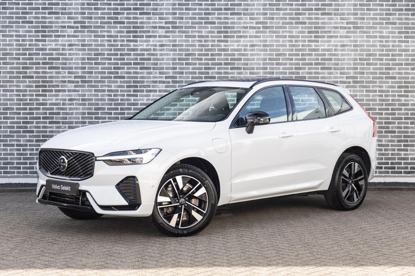 Volvo XC60 - 2.0 T6 Plug-in hybrid AWD Plus Dark | PHEV | Facelift | 360 Graden Camera | Head-up Displa - AutoWereld.nl
