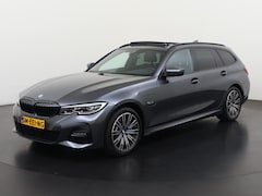 BMW 3-serie Touring - 330e xDrive M Sport Shadow | Panoramadak | Camera | Akoestisch glas | Zondag Open
