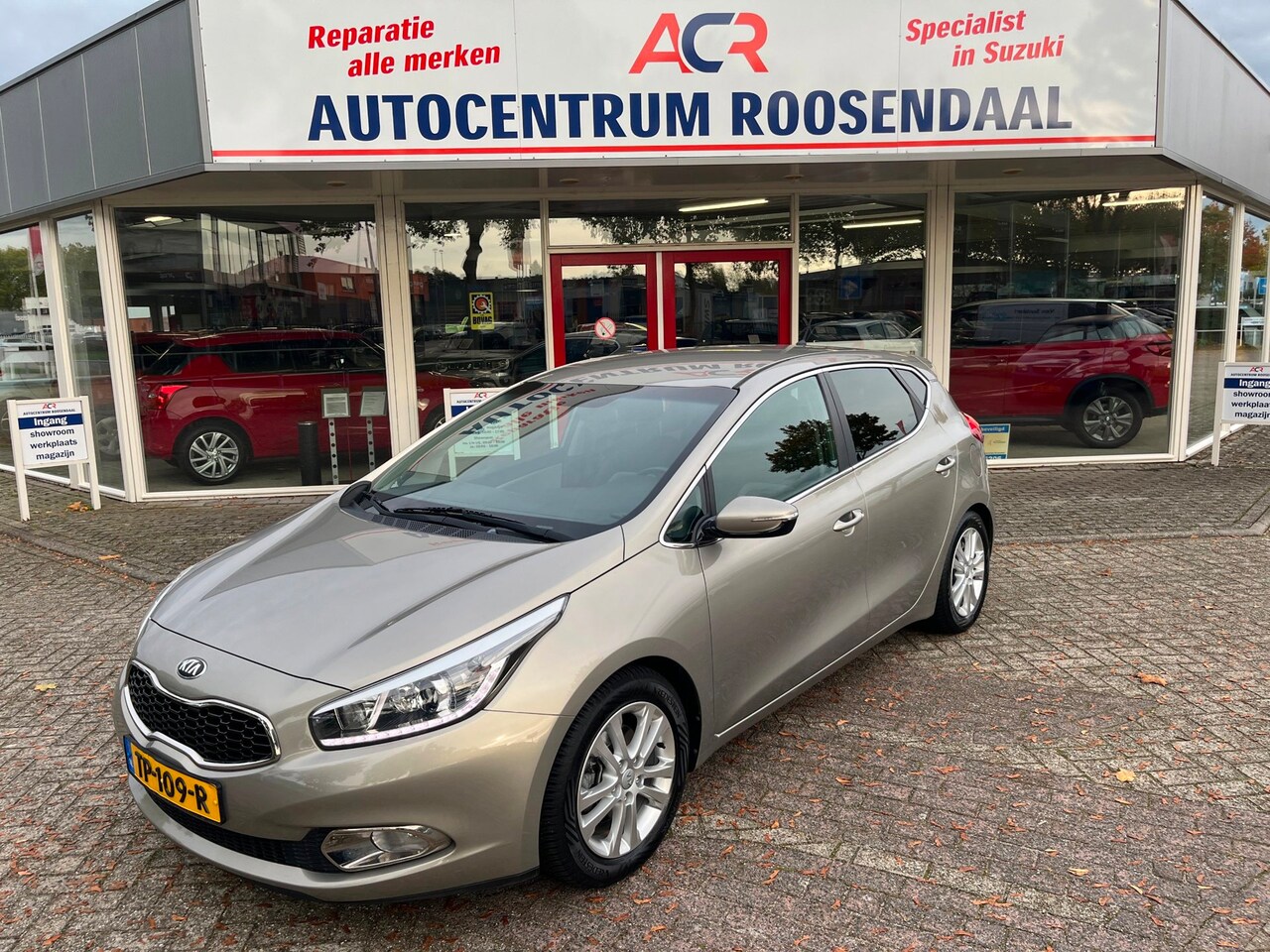 Kia Cee'd - 1.6 GDI DynamicLine LEDER / trekhaak / clima / Cruise / Stoelverwarming - AutoWereld.nl