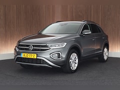 Volkswagen T-Roc - 1.5 TSI 150pk DSG Style Trekhaak Camera Stoelverwarming Massage Virtual Cockpit Navigatie