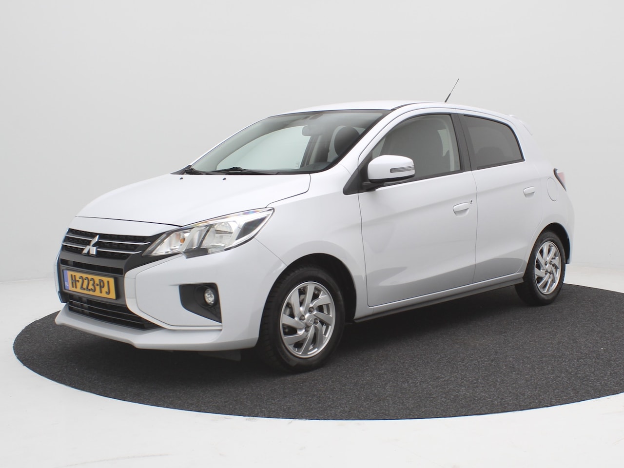 Mitsubishi Space Star - / Cruise Control / Airco Climate Control / LMV / Keyless Entry / Trekhaak / LMV / Navigati - AutoWereld.nl