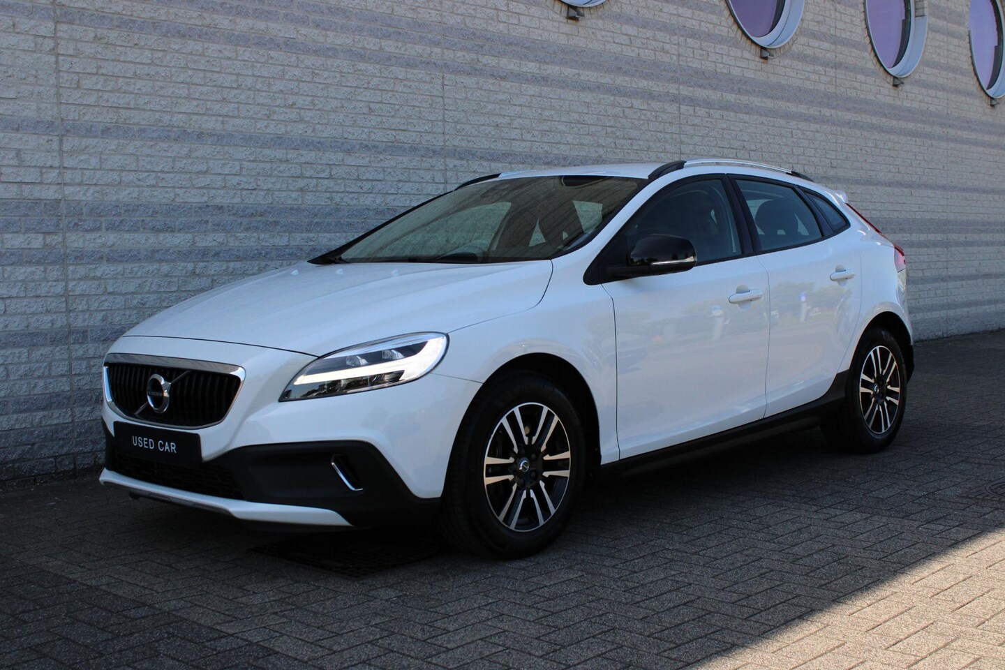 Volvo V40 Cross Country - T3 Edition+ | Achteropkomend verkeer waarschuwing | Autonomous Emergency Braking | Bots - AutoWereld.nl