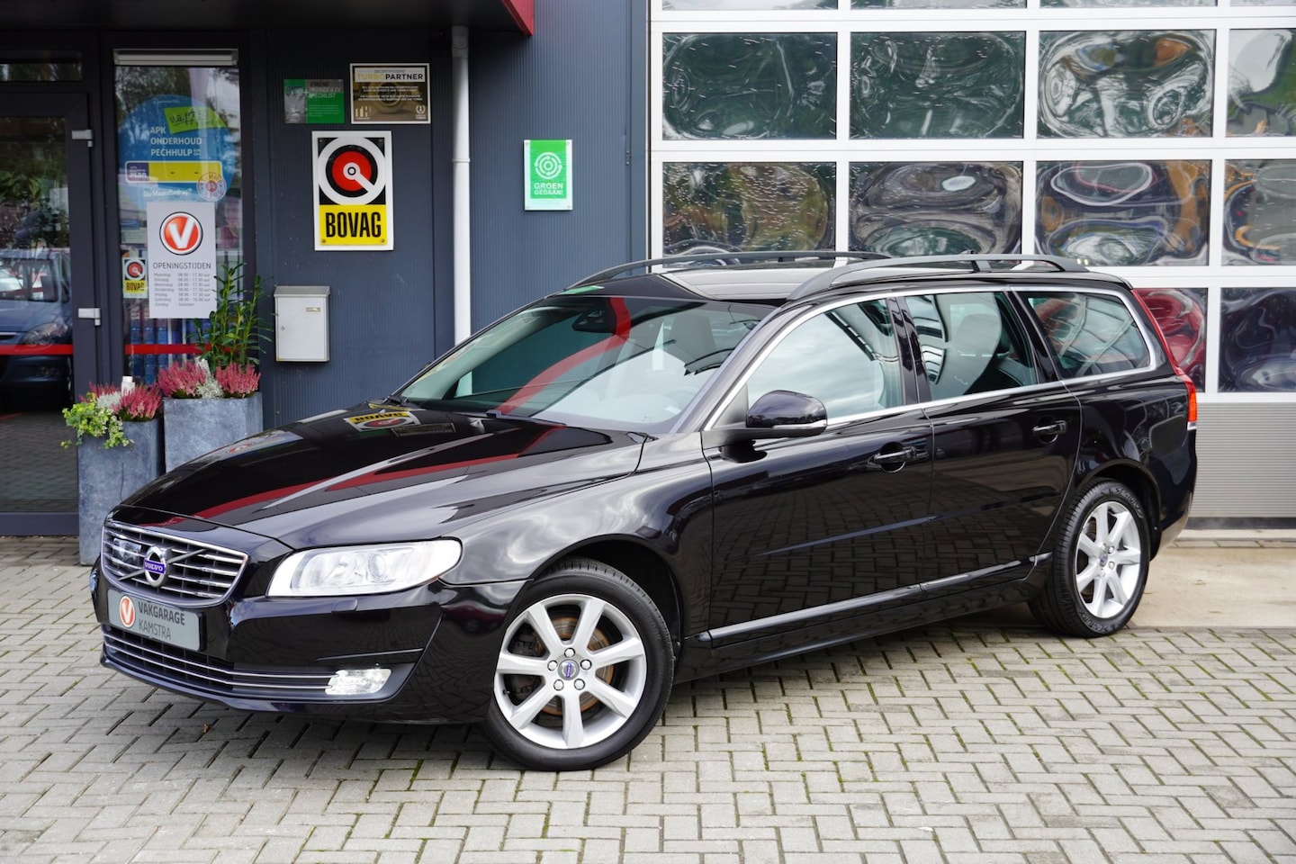 Volvo V70 - 2.0 T4 190PK Polar+ NAP Navi/Cruise/Leder/Trekhaak - AutoWereld.nl