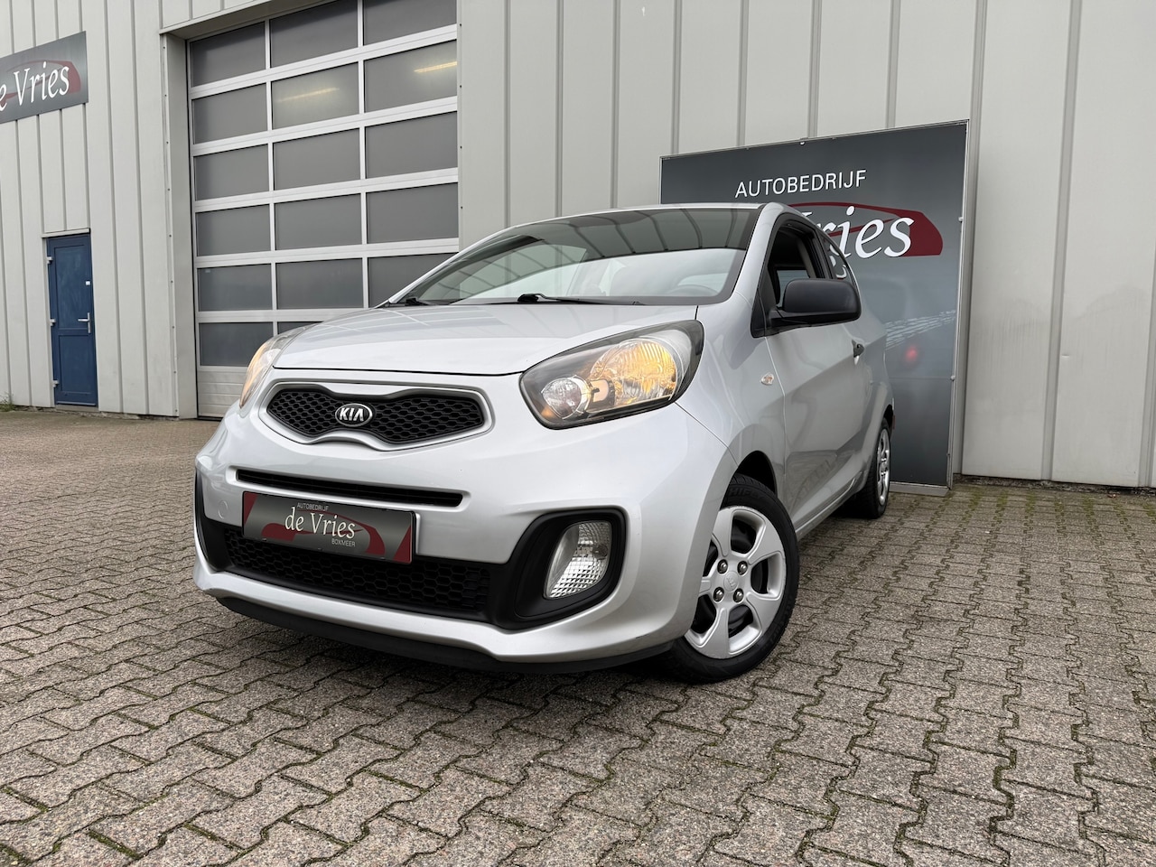 Kia Picanto - 1.0 CVVT ISG Airco / CENTR. VERGRENDELING / RADIO / CD SPELER - AutoWereld.nl
