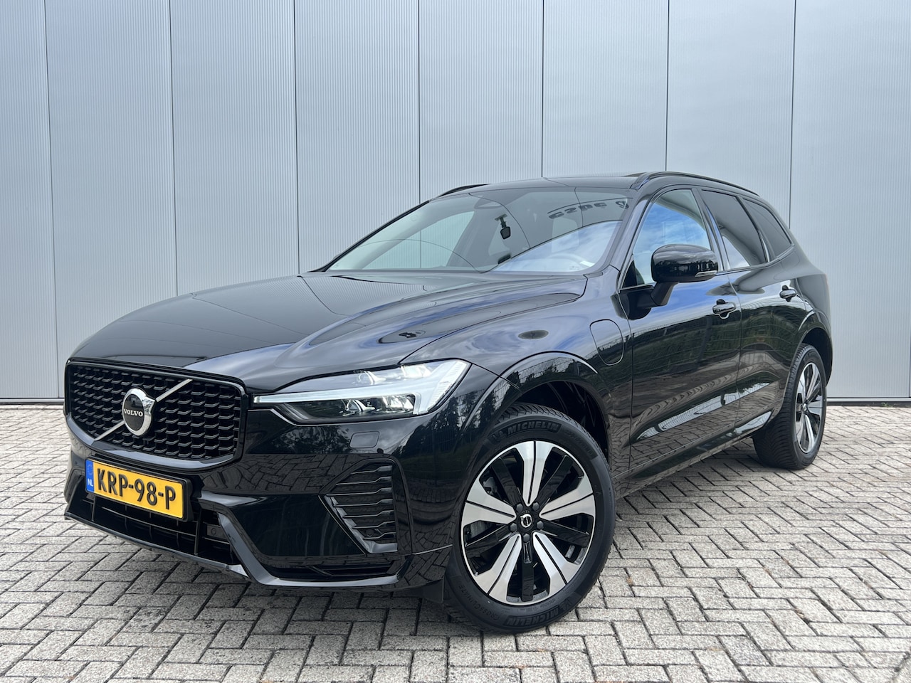 Volvo XC60 - 2.0 T8 455 pk Plug-in Hybrid AWD Plus Dark Trekhaak Panoramadak Elek Comfortstoelen Vol Le - AutoWereld.nl