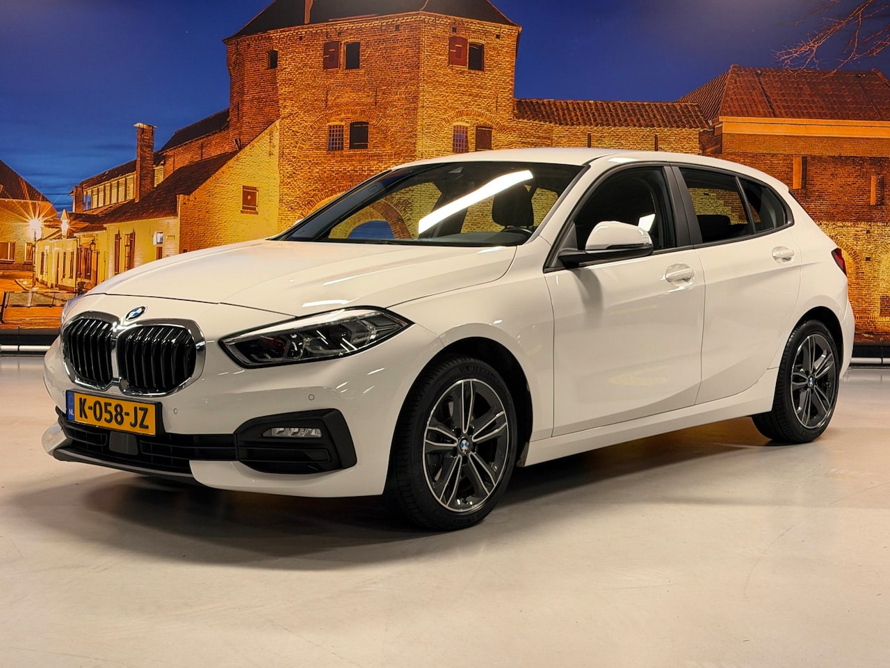 BMW 1-serie - 118i Executive Edition Automaat Carplay LED PDC - AutoWereld.nl