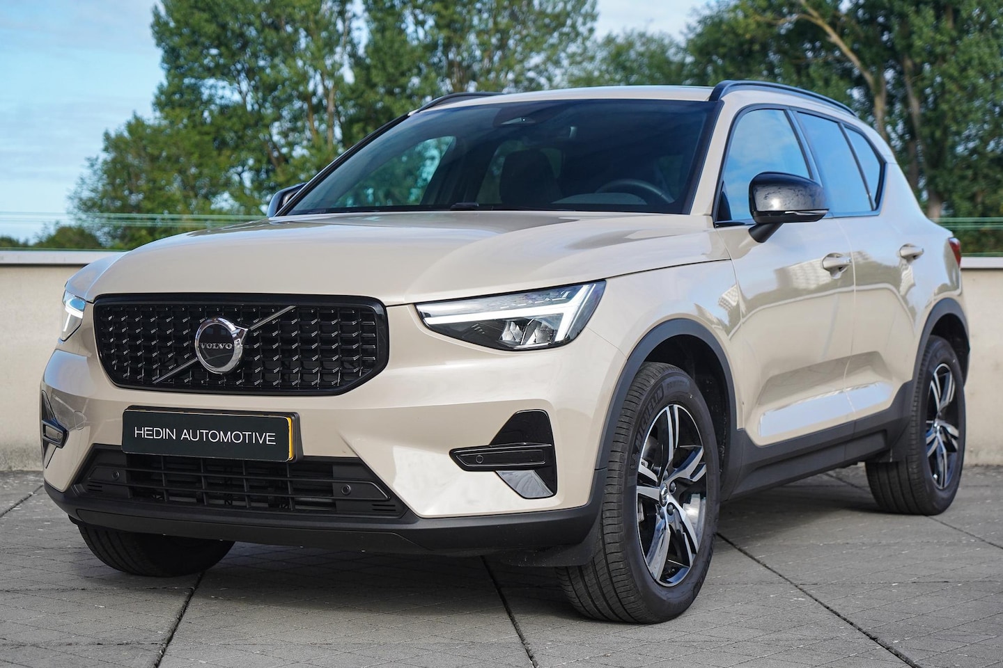 Volvo XC40 - 2.0 B4 Plus Dark Harman/Kardon | Google Infotainment | Adaptieve Cruise Control & Pilot As - AutoWereld.nl