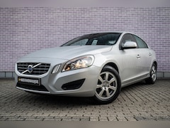 Volvo S60 - 1.6 T3 Kinetic | Trekhaak | RTI Navigatie | High Performance Audio | Parkeersensoren | Cli