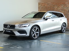 Volvo V60 - T6 Plug-in hybrid AWD Essential | Lederen bekleding | BLIS | Parkeersensoren voor + achter