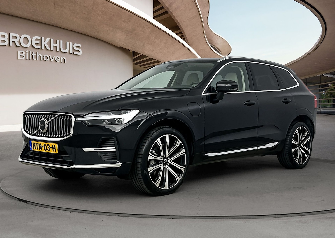 Volvo XC60 - T6 Plug-in hybrid Plus Bright | Trekhaak | Panodak | 21 inch LM all season banden |PDC V+A - AutoWereld.nl
