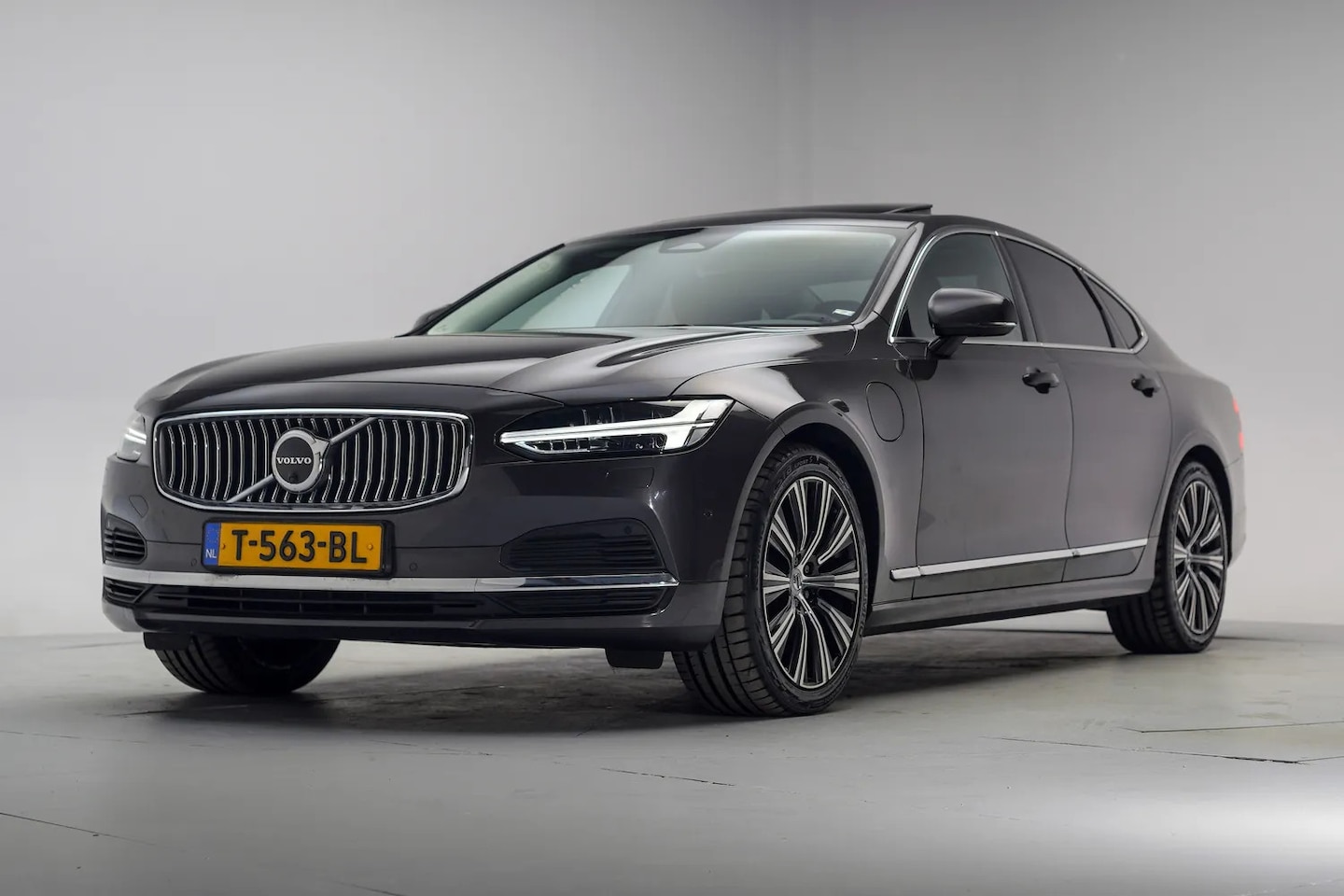 Volvo S90 - 2.0 T8 AWD Plus Bright SOH 97,3% [ Schuifdak Leder Harman/Kardon Trekhaak ] - AutoWereld.nl