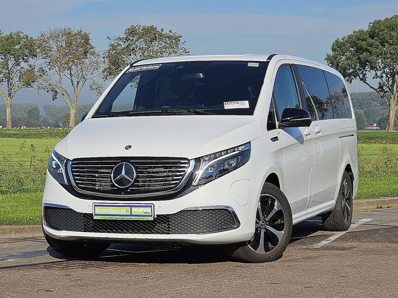 Mercedes-Benz EQV - 300 L2 7-Persoons 365km WLTP Navi 360Camera Elektrische Zijdeuren + Klep Burmester! - AutoWereld.nl