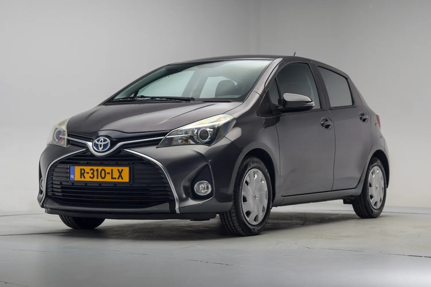 Toyota Yaris - 1.5 Hybrid Lease Aut. [ Camera Clima Cruise Bluetooth ] - AutoWereld.nl