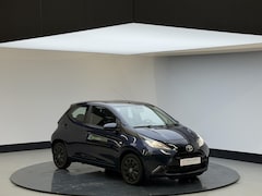 Toyota Aygo - 1.0 VVT-i x-play | Cam achter | Airco | All weatherbanden | Zeer zuinig | NL Auto