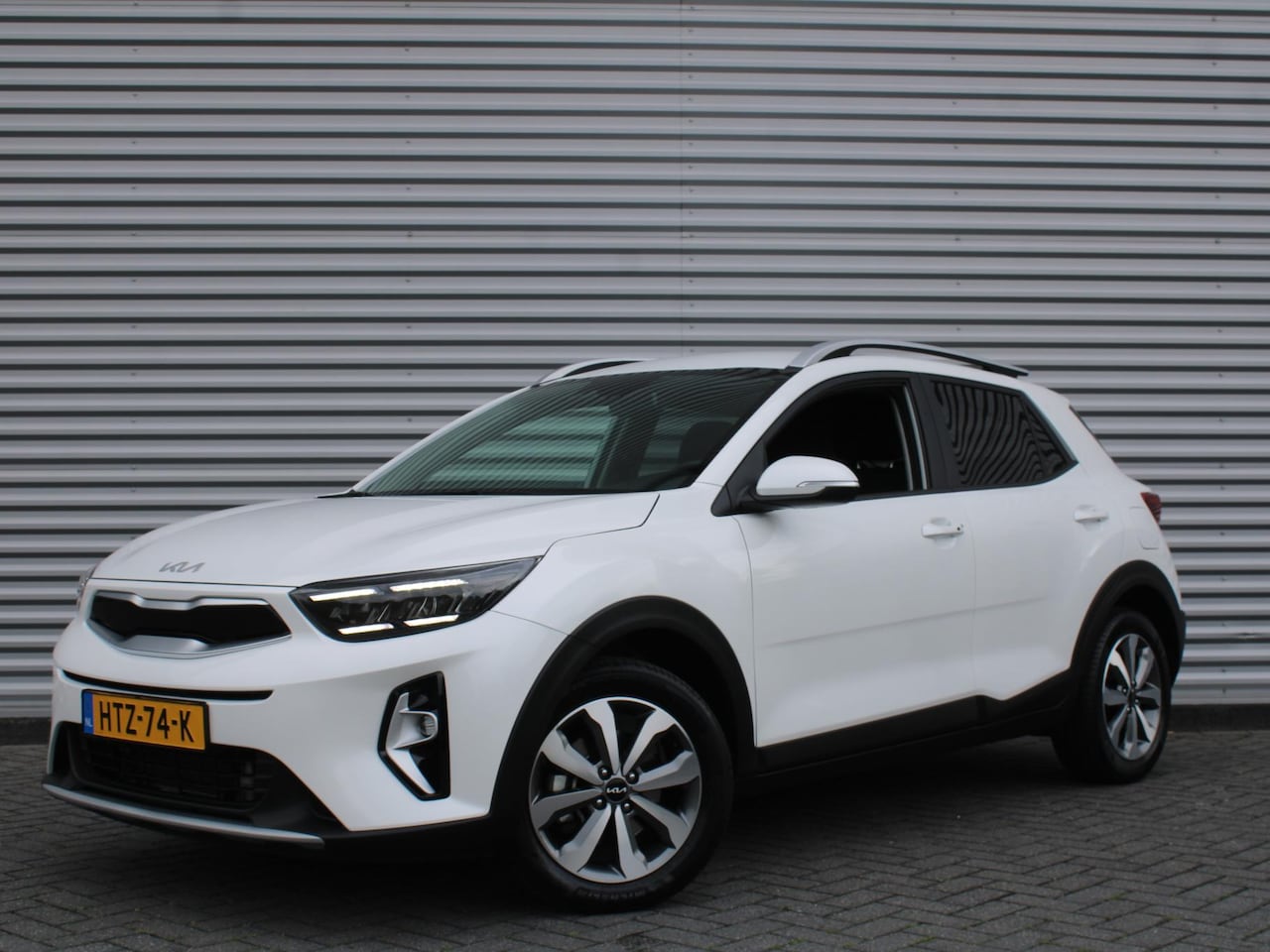 Kia Stonic - 1.0 T-GDi MHEV DynamicPlusLine | Stuur-/stoelverwarming | Camera | Cruise adapt. | Clima | - AutoWereld.nl