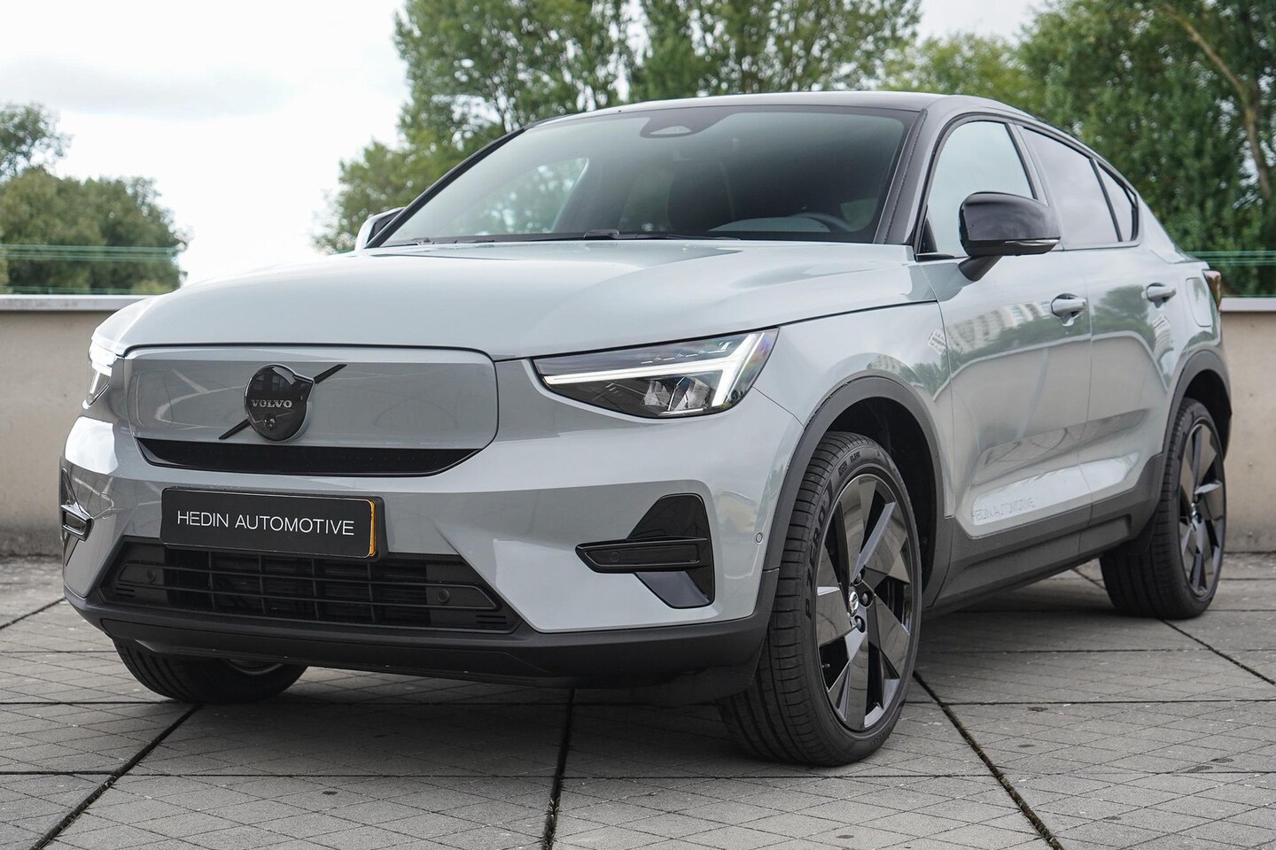 Volvo EC40 - Twin Motor Ultra Black Edition 82 kWh 360 Parkeercamera | Panoramadak | Harman/Kardon | El - AutoWereld.nl