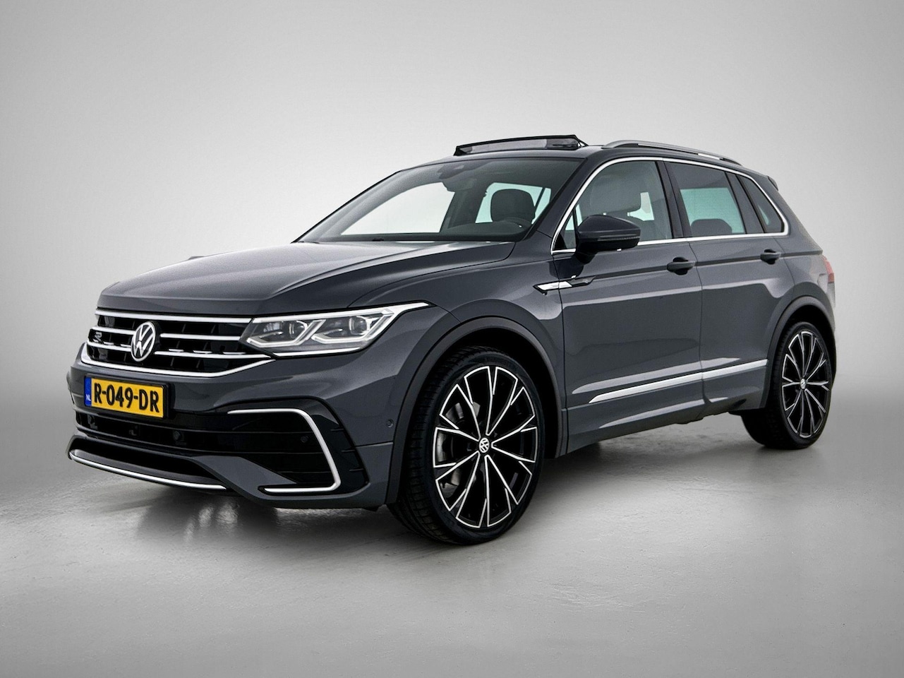 Volkswagen Tiguan - 1.5 TSI R-Line Business+ 150 PK | R-Line | Automaat | Panoramadak | Achteruitrijcamera | N - AutoWereld.nl
