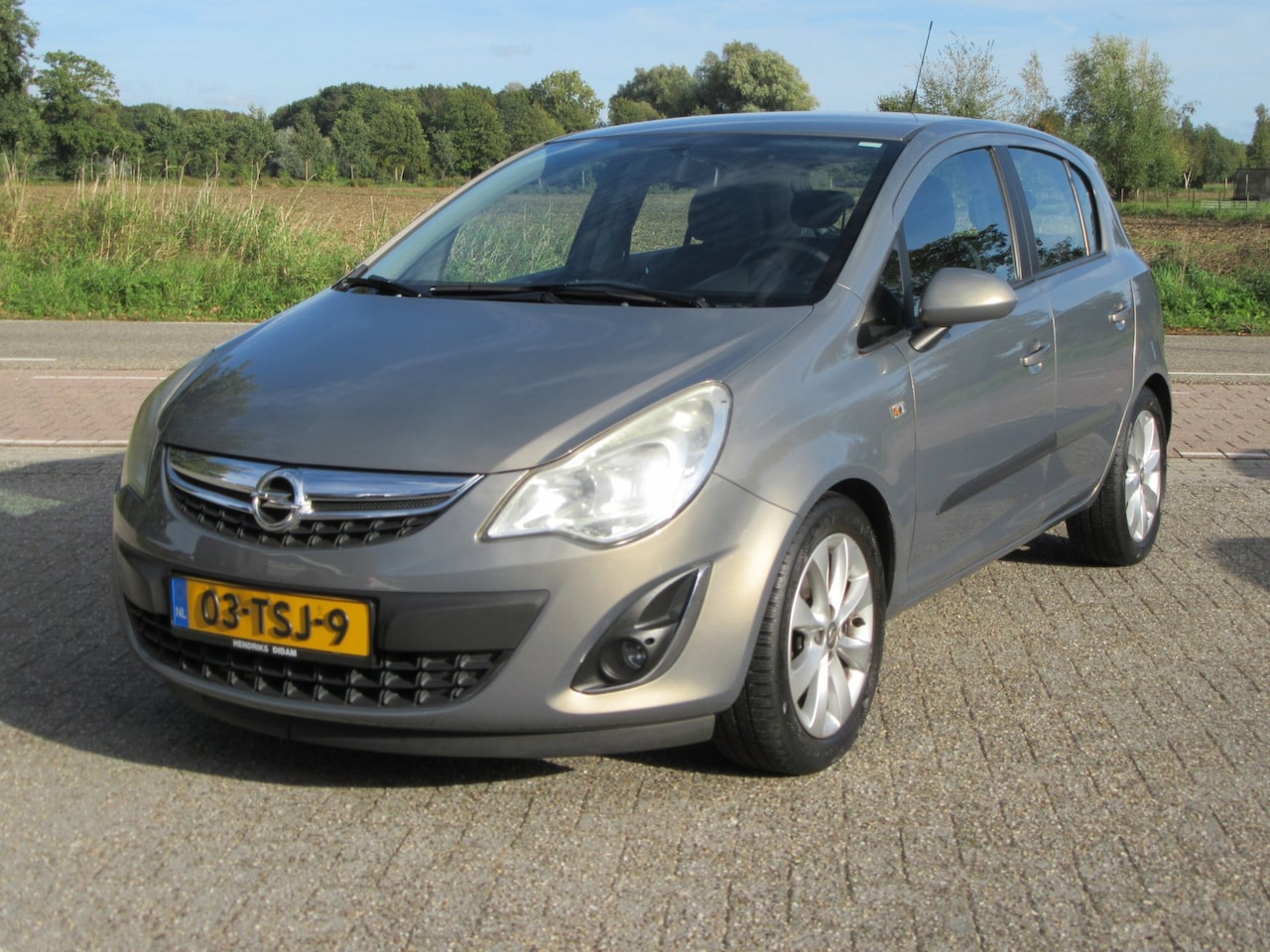 Opel Corsa - 1.4-16V Anniversary Edition +Navigatie - AutoWereld.nl