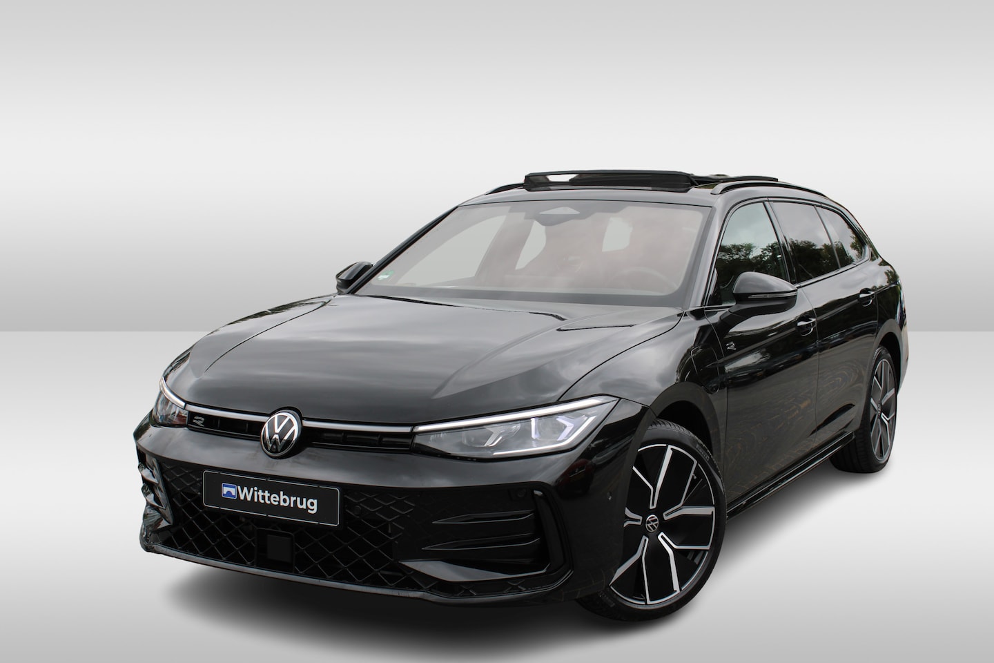 Volkswagen Passat Variant - 1.5 eHybrid 272pk DSG R-Line Black Style / Panorama dak / Leder / Head up / Harman Kardon - AutoWereld.nl