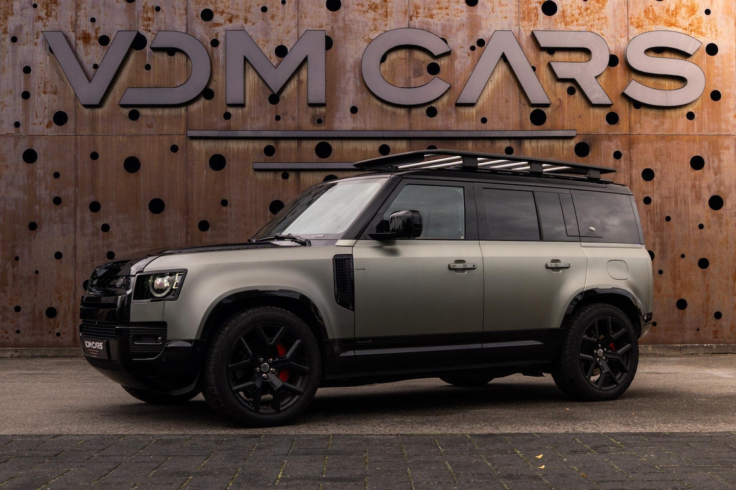 Land Rover Defender 110 - 2.0 P400e 110 X | URBAN 22" | Matte PPF | Black Pack | Comfort Pack | Roof Rack | Elektr. - AutoWereld.nl
