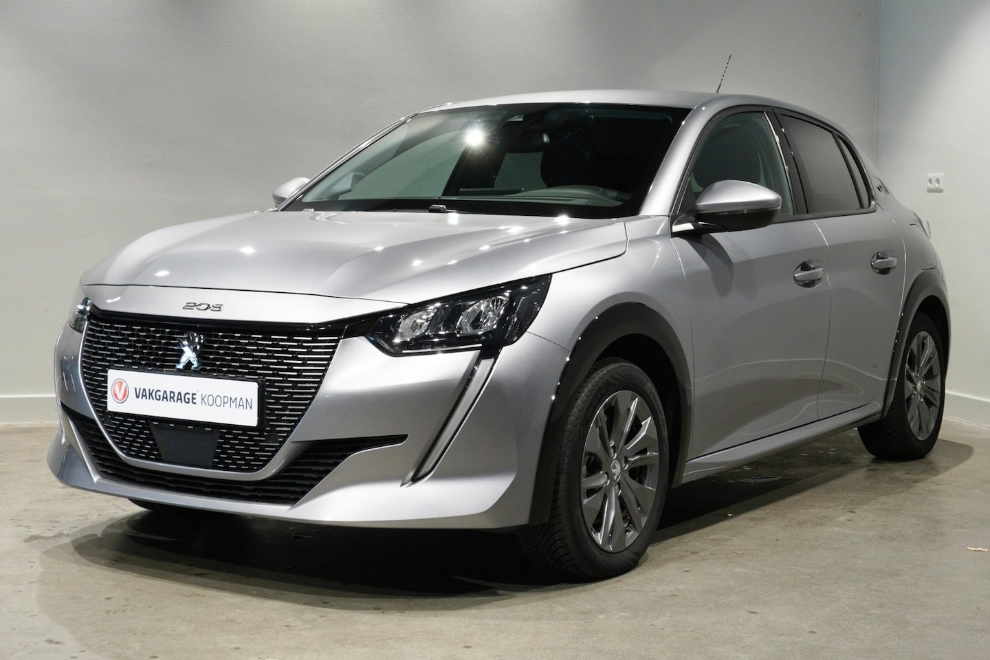 Peugeot e-208 - EV Allure 50 kWh SOH 93%|Carplay|Cruise|Keyless - AutoWereld.nl