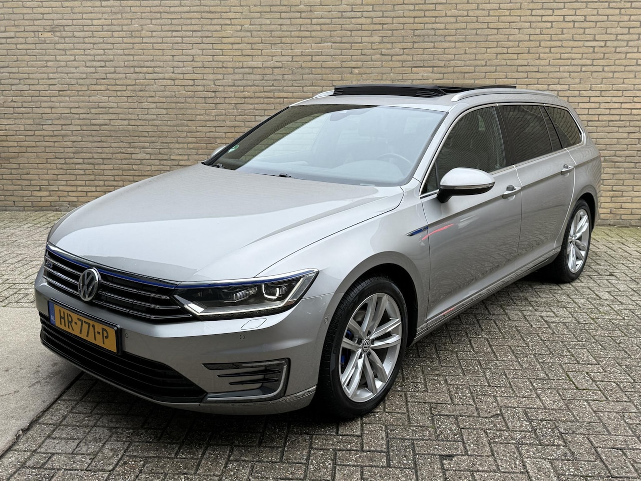 Volkswagen Passat Variant - 1.4 TSI 218pk GTE Highline | Panoramadak | Trekhaak afneembaar | Adaptieve cruise | Lane a - AutoWereld.nl
