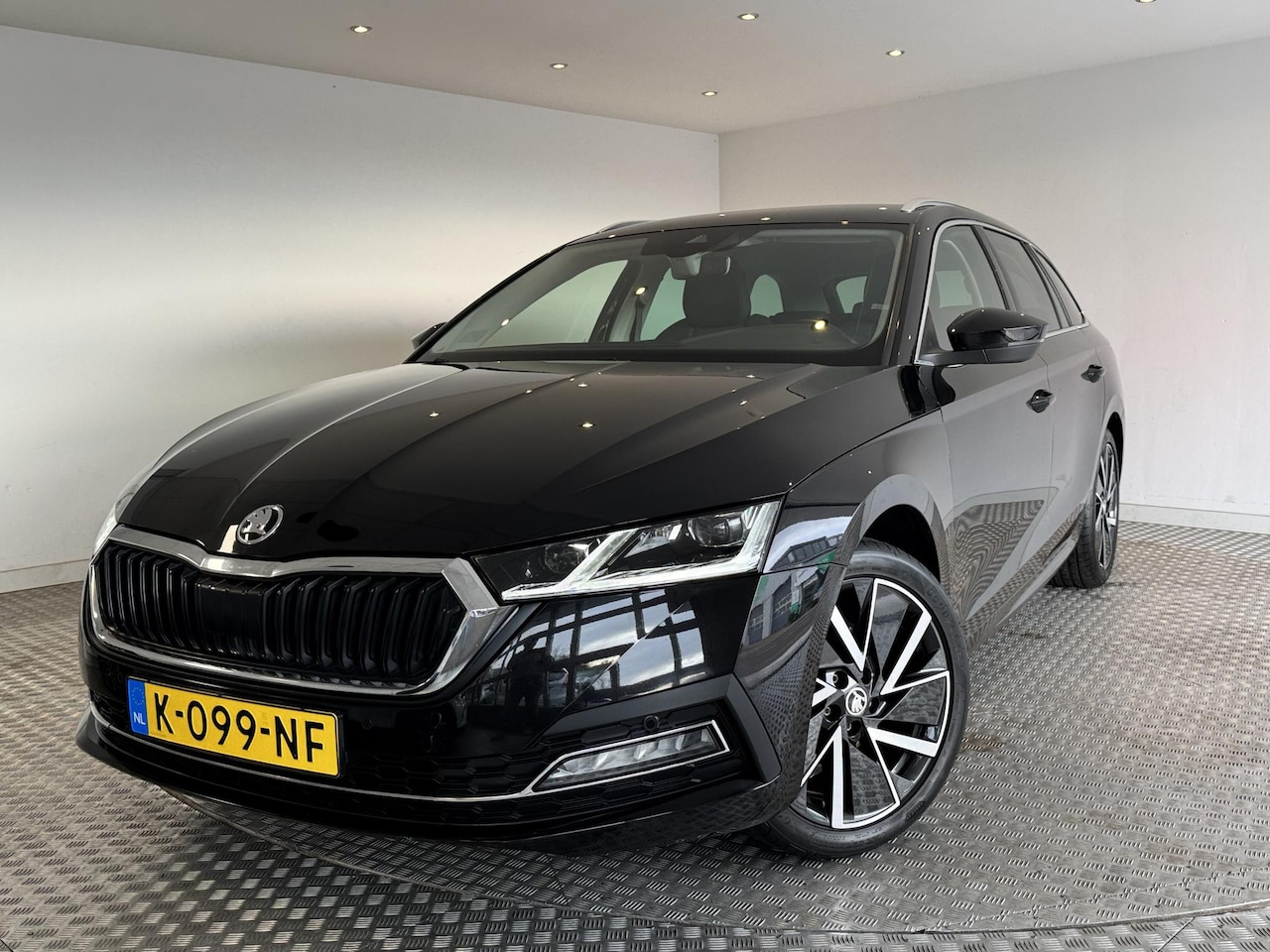 Skoda Octavia Combi - 1.5 TSI First Edition Virtual Camera Elek Klep - AutoWereld.nl