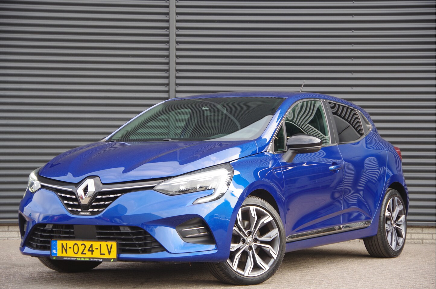 Renault Clio - 1.3 TCe Initiale Paris 131PK AUT. LED, LEDER, KEYLESS, CAMERA, STOEL/STUURVERWARMING, NAVI - AutoWereld.nl