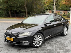 Skoda Superb - 1.4 TSI ACT Style Business Automaat/Pano/Carplay/PDC