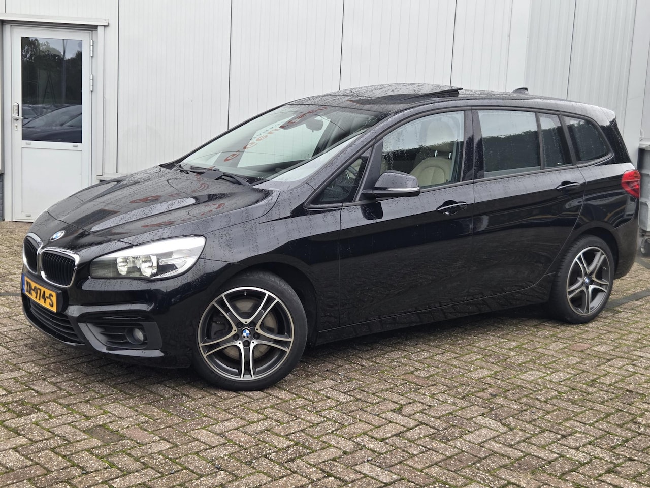 BMW 2-serie Gran Tourer - 220i 7-Persoons, Panoramadak, Lederen bekleding, Navigatie, - AutoWereld.nl